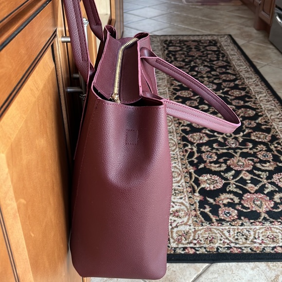 Women’s Wine/Burgundy Shoulder Bag With Matching Wristlet Wallet - Picture 4 of 14